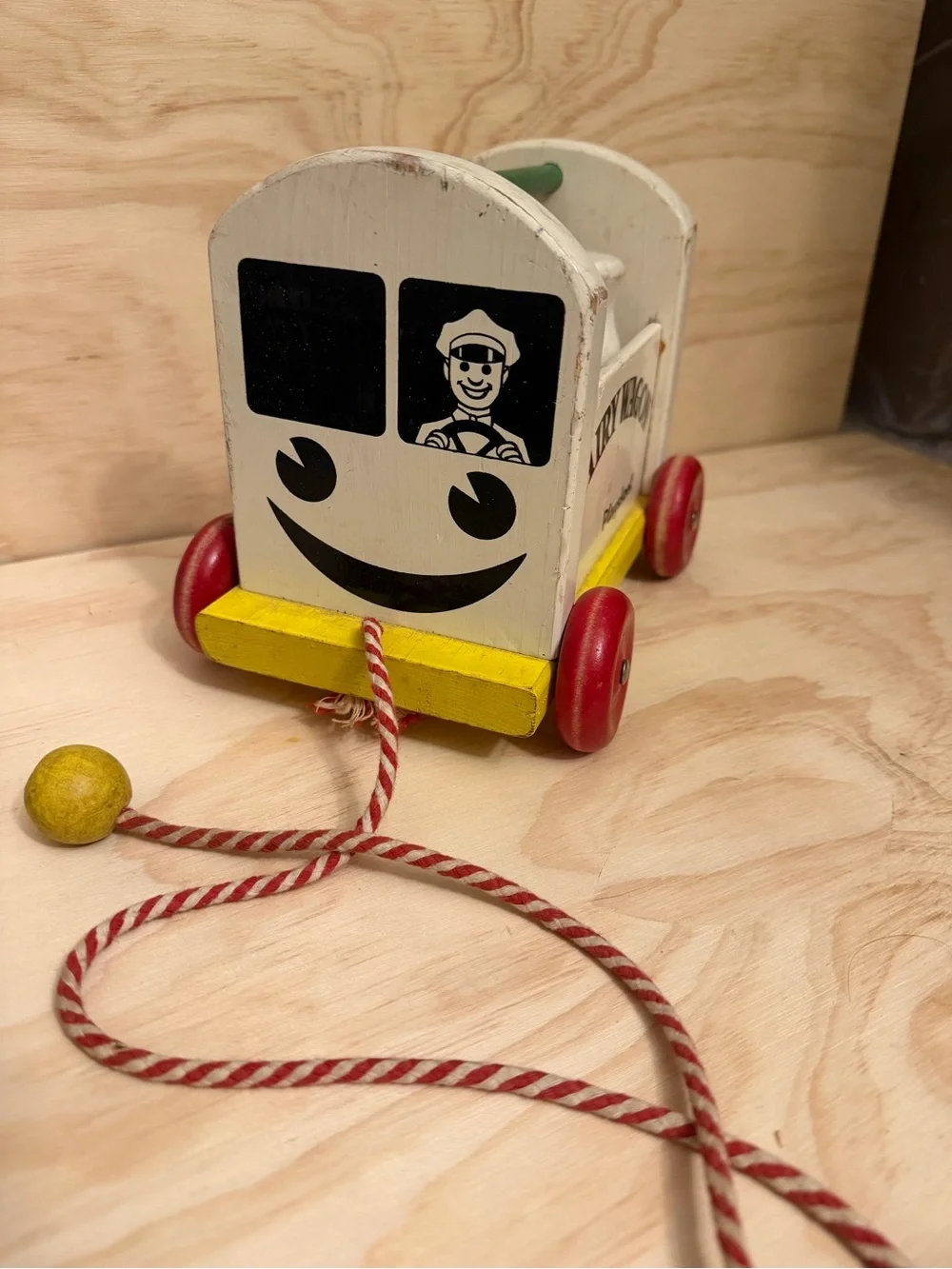 Playskool vintage 1959’s White & Red Dairy Wagon Pull Toy with all 6 milk bottle